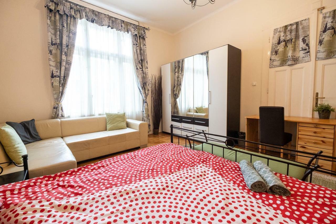 Acacia Hostel Βουδαπέστη Εξωτερικό φωτογραφία